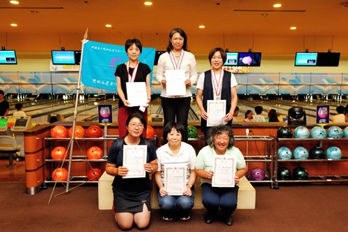 笑顔の表彰者６名