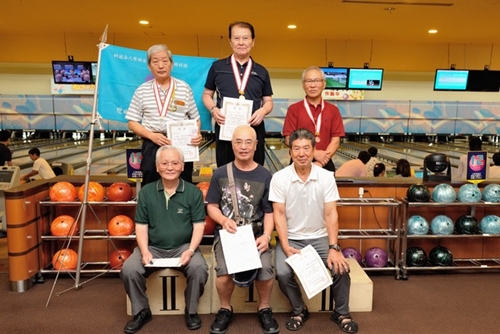 笑顔の表彰者６名