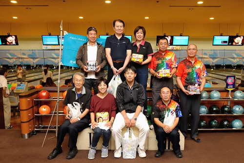 笑顔の表彰者９名